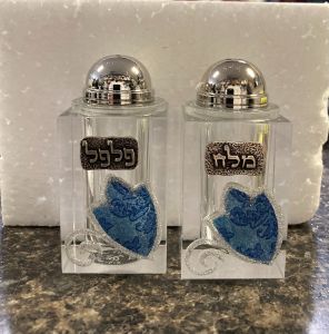 Salt Pepper Shaker With Blue 200701